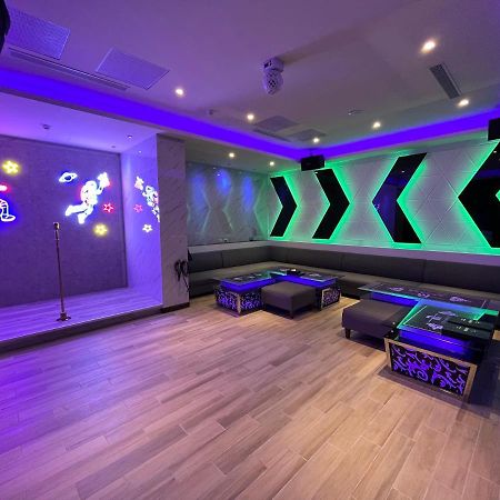Purple Rainbow Motel Тайбэй Экстерьер фото