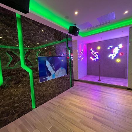 Purple Rainbow Motel Тайбэй Экстерьер фото