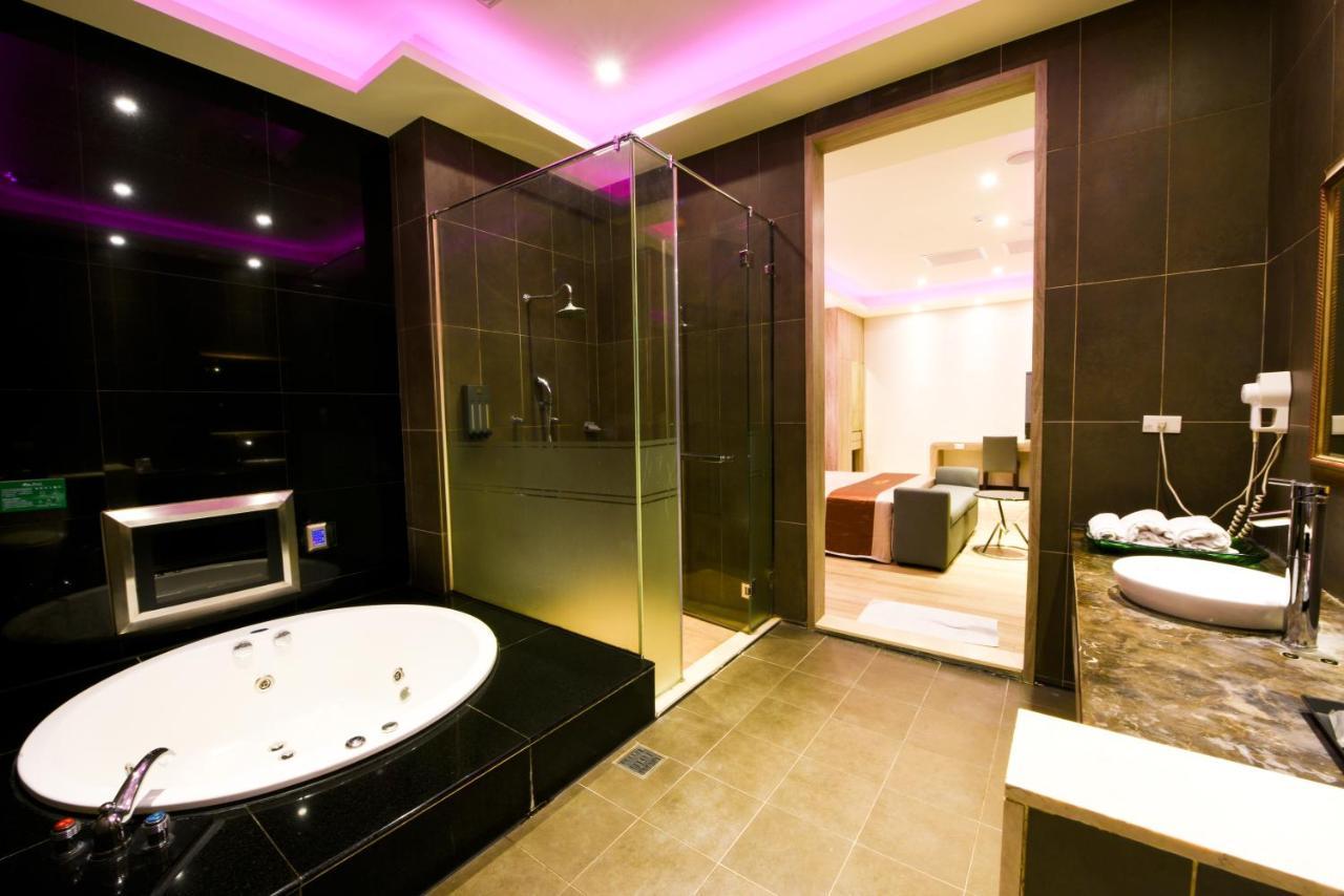 Purple Rainbow Motel Тайбэй Экстерьер фото