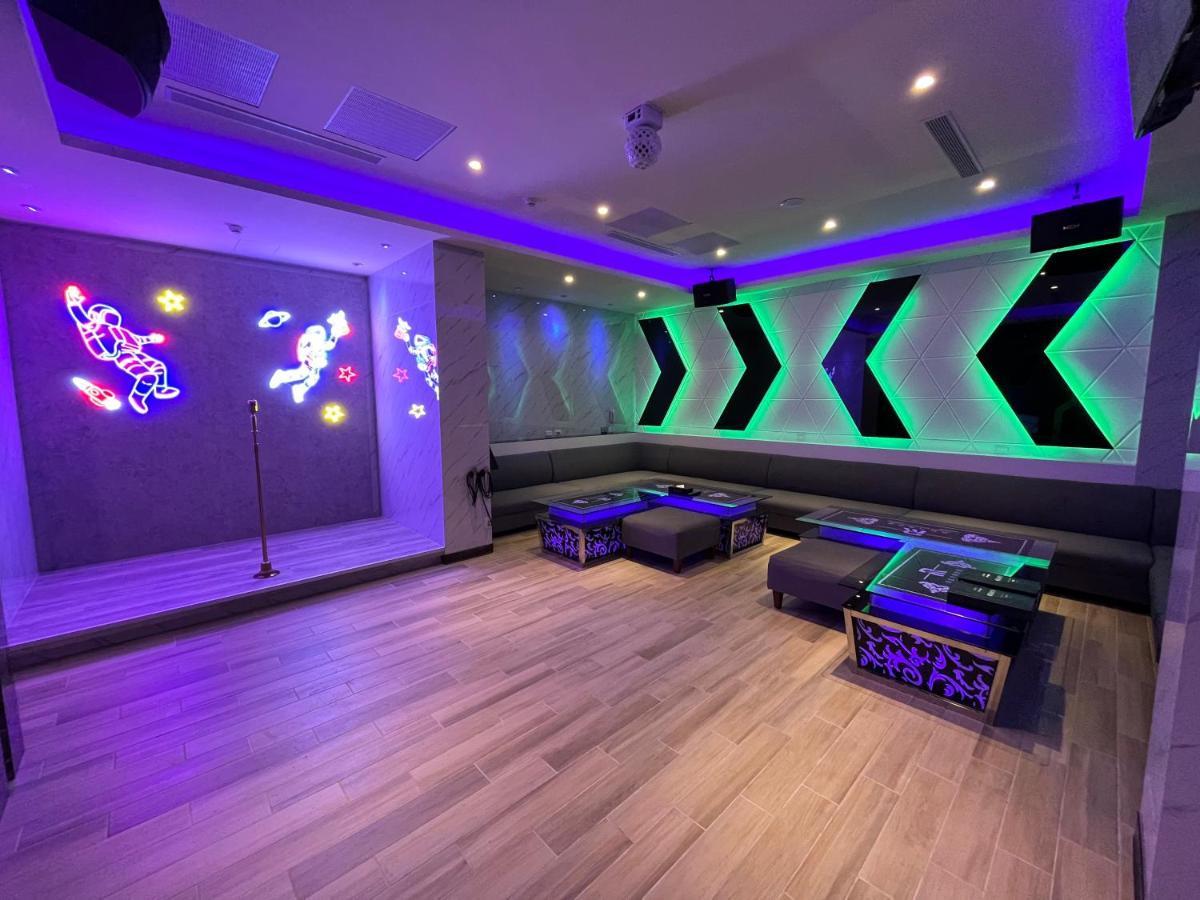Purple Rainbow Motel Тайбэй Экстерьер фото
