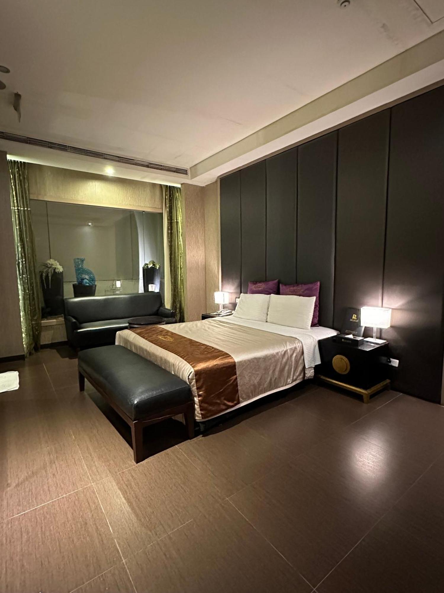 Purple Rainbow Motel Тайбэй Экстерьер фото